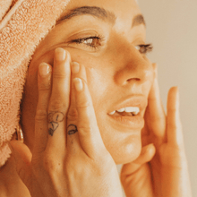 Load image into Gallery viewer, Moisture Boost Ultra-Moisturizing Dry Skin Serum
